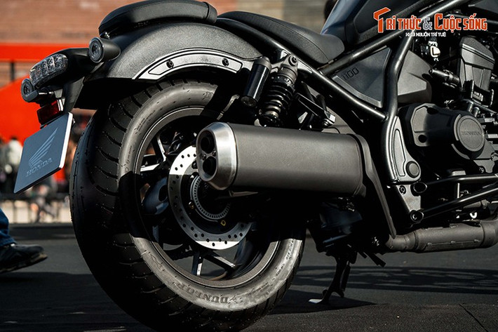 Xe sử dụng công nghệ bướm ga điện tử (Throttle By Wire) cùng 3 chế độ vận hành: Standard, Sport và Rain - giúp người sử dụng an toàn hơn trong mọi tình huống...