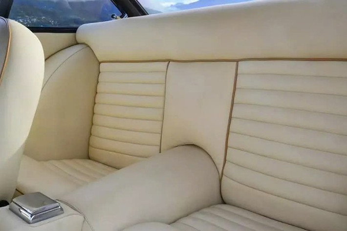 Theo 1 số nguồn tin, chiếc xe đã được giao đến Barcelona vào tháng 4 năm 1969. Không có thông tin nào về thành viên nào của Hoàng gia Tây Ban Nha đã lái chiếc xe này, nhưng chúng ta biết rằng chiếc xe sau đó đã được bán cho một nhà sưu tập người Mỹ, người đã phục chế nó theo thông số kỹ thuật ban đầu.