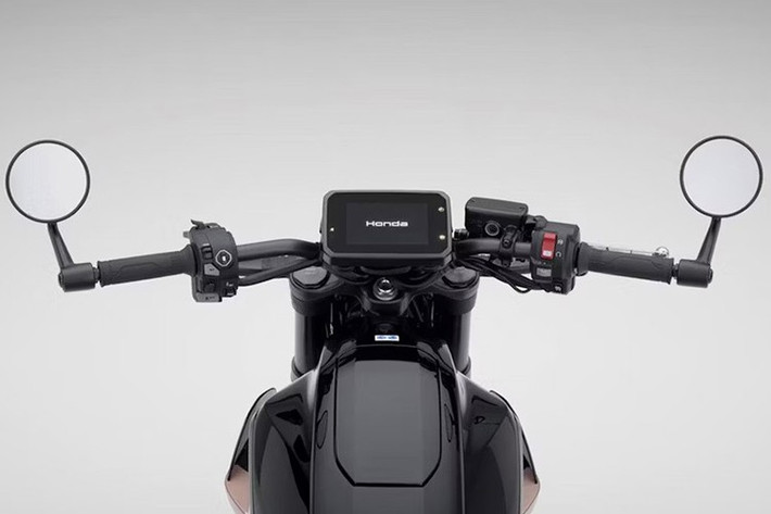 Honda WN7 2026 mới sở hữu bảng đồng hồ TFT 5 inch tích hợp kết nối Honda RoadSync, hỗ trợ điều hướng, cuộc gọi và thông báo ngay trên màn hình.