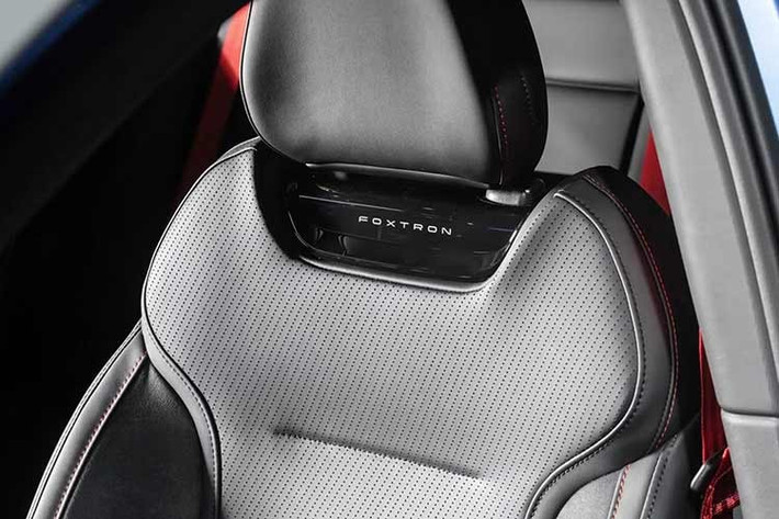 Cả ba phiên bản SUV điện cỡ nhỏ của Mitsubishi đều dùng pin LFP dung lượng 57,5kWh, cho phạm vi hoạt động lên tới 516 km với cấu hình một cầu và 466 km với dẫn động bốn bánh (theo chuẩn NEDC). Tuy nhiên, phạm vi này dự kiến sẽ giảm còn khoảng 430 km và 400 km theo chuẩn WLTP thực tế hơn.