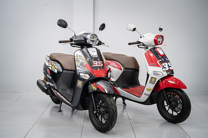 Honda Giorno+ Moto2 ThaiGP 2025 mới là mẫu xe tay ga đặc biệt được phát triển và sản xuất bởi chi nhánh Honda R&amp;D Đông Nam Á đặt tại Thái Lan. Xe được mở bán tại quốc gia này từ tháng 10/2024 với số lượng giới hạn chỉ 35 chiếc trên toàn thế giới.