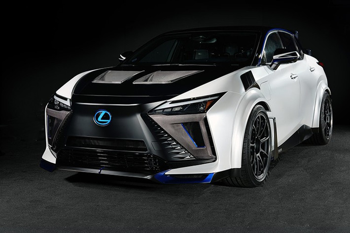 RZ 600e F Sport Performance sử dụng bộ bodykit sợi carbon từng xuất hiện trên phiên bản giới hạn RZ 450e F Sport ra mắt năm 2024, vốn được lấy cảm hứng từ concept RZ Sport trình làng năm 2023. Những thay đổi đáng chú ý bao gồm nắp ca-pô có khe thoát gió, cánh chia gió trước, vòm bánh xe mở rộng tích hợp chi tiết khí động học.