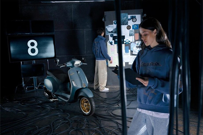 Phiên bản Vespa Sprint 150 Blu Officina 8 2025 với màu sơn đặc biệt tại Malaysia được niêm yết giá 22.000 RM (tương đương khoảng 123 triệu đồng).