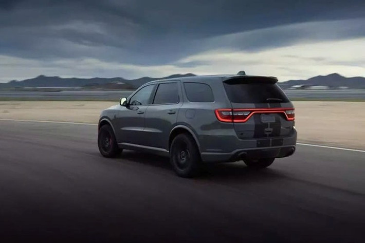 Một khoản tiền khổng lồ đối với hầu hết chúng ta, nhưng có lẽ không phải là vấn đề đối với nhiều người khác – nếu không thì Dodge đã không đòi giá cao đến vậy cho một chiếc xe không phải là SUV hạng sang thông thường.