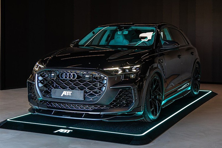 Audi Q8 được gọi là "tiểu Lamborghini Urus" vì được xây dựng trên cùng nền tảng và thường được coi là "phiên bản Lamborghini gầm cao dành cho người có tài chính khiêm tốn", nhưng thực tế, phiên bản hiệu suất cao của Audi Q8 là RS có giá khởi điểm 138.300 USD cho phiên bản năm 2026 tại Mỹ, con số này chỉ bằng khoảng một nửa giá của Urus