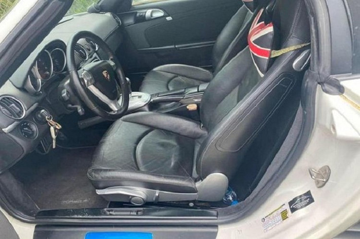 Sức mạnh của xe thể thao mui trần Porsche Boxster đời 987 ban đầu là khối động cơ 6 xy-lanh nằm ngang, dung tích 2.7 lít sản sinh ra công suất tối đa 236 mã lực.