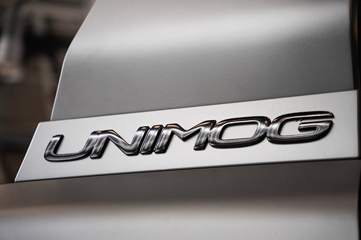 Phiên bản trưng bày của Unimog được thiết kế cho các ứng dụng dân sự và quân sự khắc nghiệt nhất, độc đáo trong cấu hình kỹ thuật này. Để thu thập thông tin quý giá cho giai đoạn phát triển tương lai có thể, chiếc xe sẽ được khách hàng thử nghiệm trong điều kiện thực tế vào năm sau.