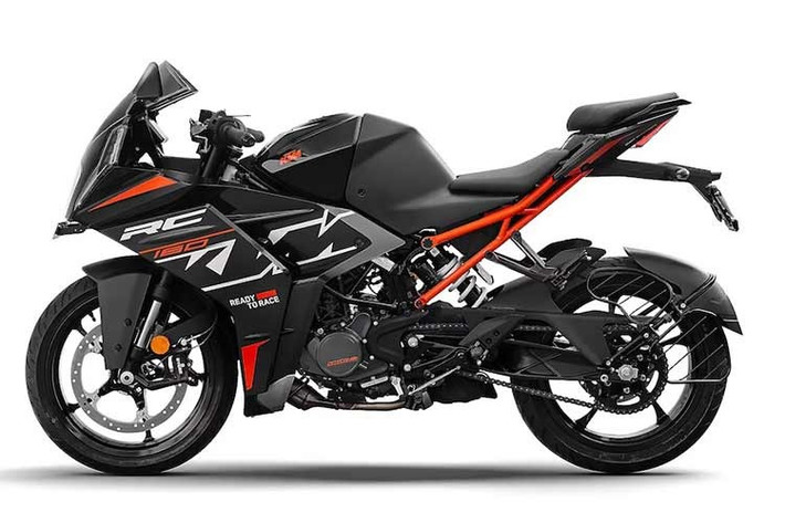 Thiết kế của KTM RC 160 2026 mới tương tự như "2 người anh em" RC 200 và RC 390. Chiếc mô tô được trang bị hệ thống đèn LED toàn diện, bao gồm đèn pha, đèn hậu và đèn báo rẽ. Xe cũng có cụm đồng hồ LCD.