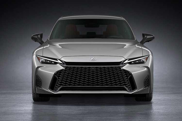 Phần còn lại của xe tương tự như bản thường. Trong số những thay đổi đáng chú ý hơn là hệ thống trợ lực lái điện được cải tiến nhằm mang lại phản hồi tốt hơn.