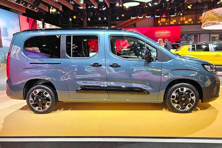 Về cơ bản là mẫu xe "chị em" với Citroen Berlingo và Peugeot Rifter (cả hai đều được sản xuất dưới cùng một thương hiệu Stellantis), Qubo L mới thừa hưởng các đường nét thiết kế từ Doblo thế hệ thứ ba, ra mắt vào năm 2022.