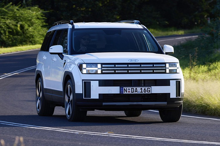 Do đó, phiên bản Hyudain Tucson N 2027 được đồn đoán cần tổng công suất ít nhất 300 mã lực nếu muốn vượt mặt RAV4 GR Sport. Hyundai Tucson thế hệ mới dự kiến ​​ra mắt vào năm 2026 và có mặt tại thị trường Mỹ vào năm 2027.