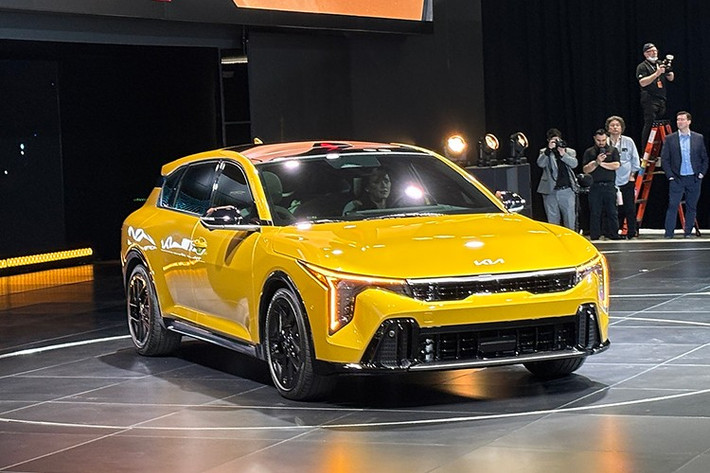 Cung theo ông ông Damien Meredith, "Chúng tôi tin rằng K4 hoàn toàn phù hợp với thị hiếu của người Úc với tư cách là mẫu xe kế nhiệm Cerato, sở hữu kiểu dáng, công nghệ, tính năng an toàn và khả năng vận hành vượt trội, đủ sức cạnh tranh trong bối cảnh thị trường luôn biến động này."