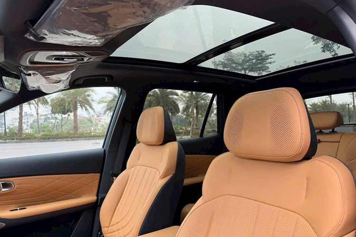 Hệ thống âm thanh 16 loa Flyme Sound của EX5 EM-i cho chất lượng cao, cùng với hệ thống đèn viền nội thất Ambient Light có thể thay đổi màu sắc theo nhịp điệu âm nhạc, tạo không gian hứng khởi mỗi khi cầm lái.