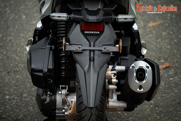 Honda Vario 160 Repsol sở hữu động cơ xi-lanh đơn, 4 van, làm mát bằng chất lỏng, dung tích 157cc; sản sinh công suất 15,3 mã lực tại vòng tua máy 8.500 vòng/phút, mô-men xoắn cực đại 13,8 Nm tại 7.000 vòng/phút.