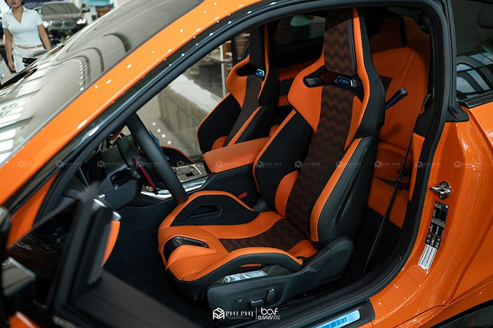 BMW M4 bản Competition được trang bị động cơ xăng 6 xi-lanh, tăng áp kép, dung tích 3.0 lít, sản sinh công suất tối đa 503 mã lực và mô-men xoắn cực đại 650 Nm.