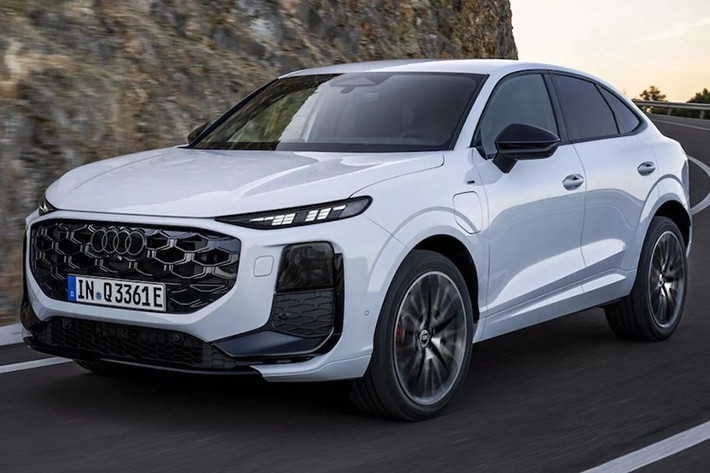 Tại Đức, mức giá xe Audi Q3 rẻ nhất có mức khởi điểm từ 44.600 euro, trong khi Q3 Sportback có giá từ 46.450 euro. Các phiên bản hybrid cắm điện có giá khởi điểm lần lượt là 49.300 euro và 51.150 euro.