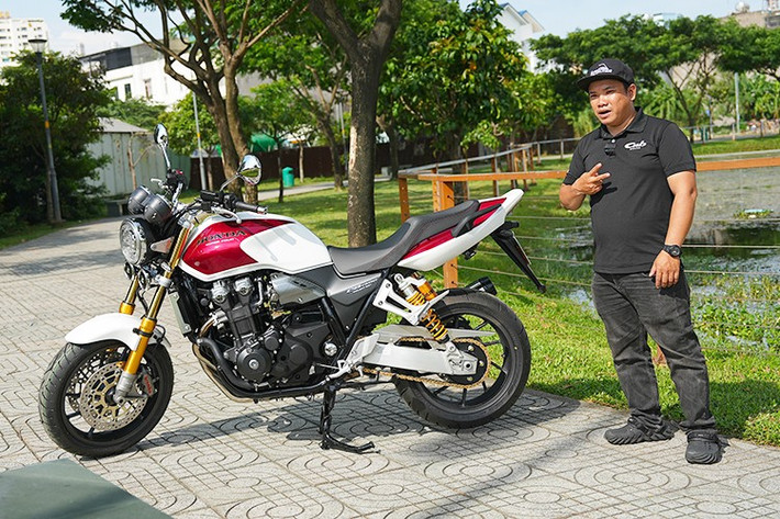 Hiện tại, giá bán của mẫu xe này vẫn chưa được công bố. Tại Nhật Bản, CB1300SF SP Final Edition có giá khoảng 2,1 triệu yên (tương đương 360 triệu đồng). Với số lượng sản xuất giới hạn, mẫu xe này được xem như hàng hiếm dành cho các nhà sưu tầm và những người đam mê môtô thực thụ.