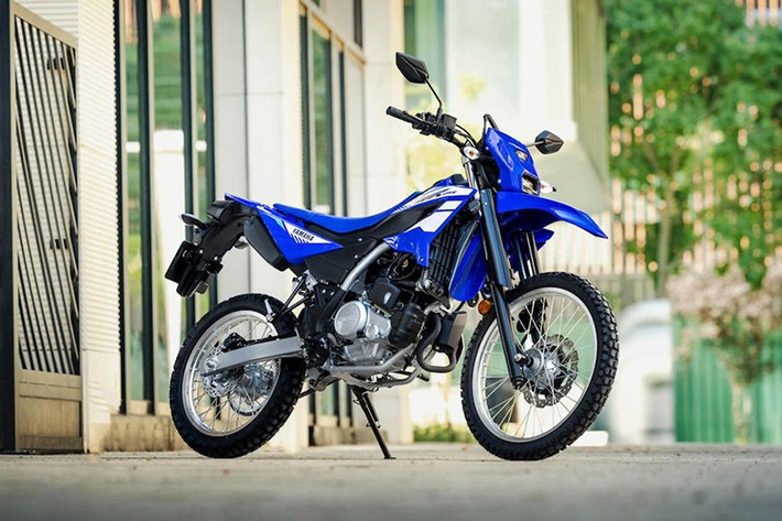 Yamaha WR125R 2025 thế hệ mới - mẫu môtô địa hình phân khối nhỏ chính thức ra mắt. Vẫn dựa trên nền tảng khung thế hệ cũ nhưng xe mang thiết kế mới tối ưu hơn và bổ sung hàng loạt trang bị.