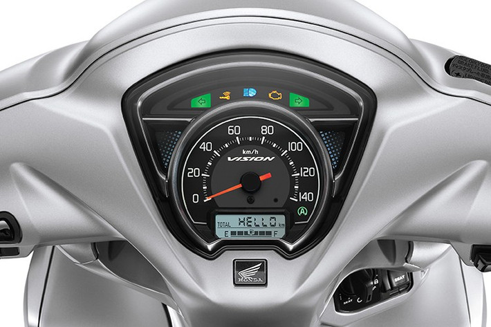 Mặt đồng hồ kết hợp truyền thống và LCD được thiết kế tinh xảo và trau chuốt, hài hòa giữa tính năng và thẩm mỹ, giúp người lái dễ dàng theo dõi thông số trong mọi điều kiện di chuyển. Logo 3D được cách điệu tinh tế trên thân xe, mang đến hình ảnh trẻ trung, năng động mà vẫn toát lên vẻ sang trọng.