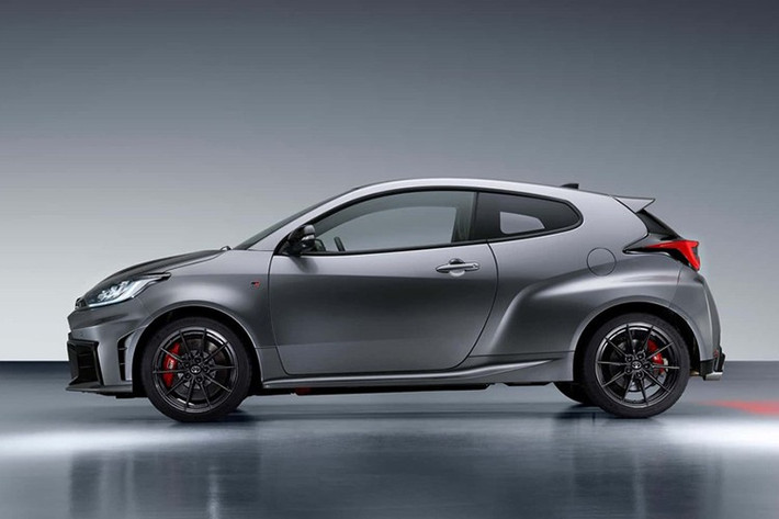 Ngoài ra, GR Yaris GTS còn được trang bị đầy đủ các tính năng của Toyota GR Yaris tiêu chuẩn, bao gồm bộ vi sai chống trượt Torsen, mâm hợp kim rèn 18 inch với lốp Michelin Pilot Sport 4S và hệ thống treo được tinh chỉnh đặc biệt.