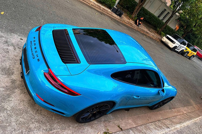 Tuy nhiên, khi kết hợp cùng hộp số 7 cấp ly hợp kép PDK, động cơ trên Porsche 911 Carrera GTS thế hệ 991.2 sẽ có thời gian tăng tốc từ 0-100 km/h nhanh hơn 0,4 giây so với hộp số sàn, mức tiêu thụ nhiên liệu cũng ấn tượng hơn với chỉ 8,3 lít/100 km.