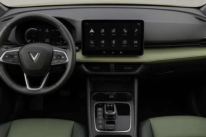 Tính năng thông minh trên mẫu xe này của VinFast được rút gọn với khả năng tự chẩn đoán lỗi, cập nhật phần mềm từ xa và thanh toán phí sạc pin qua mã QR trên điện thoại.