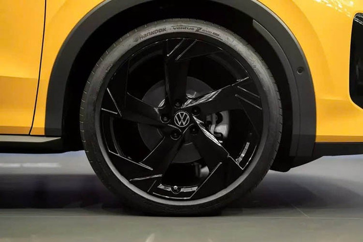 Mẫu SUV thứ ba của Volkswagen được xây dựng trên nền tảng MQB Evo được trang bị thêm các tùy chọn cao cấp, bao gồm Travel Assist và Park Assist Pro.