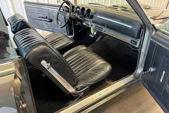 Chiếc Torino được gắn huy hiệu Cobra và mang theo một lượng lớn nọc độc. Phiên bản Cobra Jet – động cơ 428 khối – tiếp tục được sản xuất vào năm 1969, hầu như không thay đổi. Năm 1970, động cơ 428 được thay thế bằng động cơ 429 trong các mẫu xe cỡ trung – còn Mustang phải sử dụng phiên bản gốc của động cơ Cobra Jet dung tích lớn cho đến năm 1971.