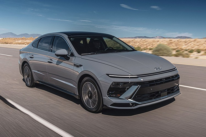 Dù đã phần nào thất thế trước những dòng SUV mới, khả năng cao bộ đôi sedan Hyundai là Elantra (còn có tên Avante tại Hàn Quốc) và Sonata vẫn sẽ có thế hệ mới đều ra mắt, và Hyundai Sonata 2026 vừa công bố là một ví dụ.