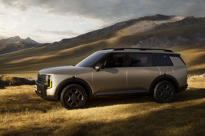 Đáng chú ý, phiên bản Telluride X-Pro 2027 sẽ hướng đến người dùng ưa khám phá và off-road. Xe được trang bị nhiều chi tiết riêng biệt như vòm bánh, gương và cột D sơn đen, giá nóc kích thước lớn phục vụ dã ngoại, lưới tản nhiệt dạng lưới, cản dưới vuông vức và bộ lốp địa hình chuyên dụng... Khoảng sáng gầm xe đạt 9,1 inch, đi kèm móc kéo trước – sau.