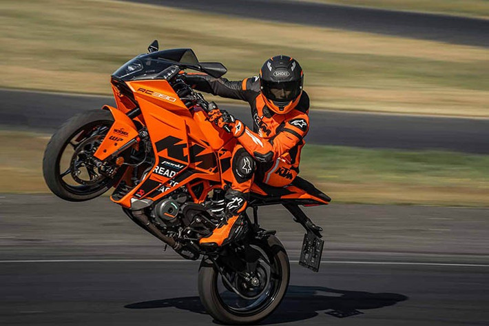 Dựa trên nền tảng máy xi-lanh đôi của CFMoto, mẫu xe này có khả năng sẽ khoả lấp vào vị trí mà RC 390 để lại với động cơ mạnh và trang bị "xịn" hơn, nhằm hợp lý hoá khoản tăng giá mà KTM định đưa ra nếu hãng cập nhật RC 390 lên Euro 5.