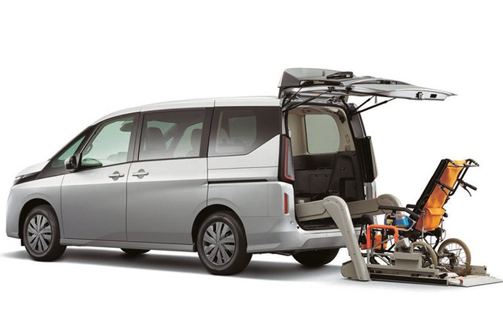 Để tăng cường an toàn, mẫu MPV này còn được bổ sung tính năng nhắc nhở còn hành khách trên hàng ghế sau. Nhờ đó, người lái sẽ được nhắc nhở kiểm tra lại nội thất xem còn hành khách hoặc hành lý hay không.