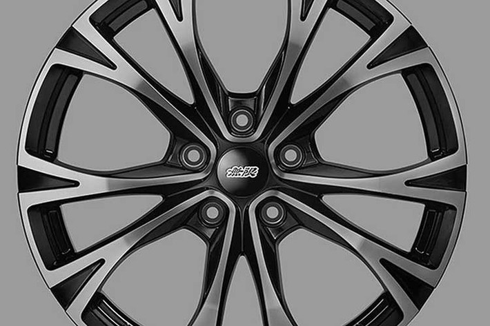 Những thay đổi nổi bật bao gồm cản trước thiết kế thể thao hơn, ốp sườn mở rộng và cản sau tích hợp bộ khuếch tán gió mới. Khách hàng còn có thể tùy chọn thêm nhiều chi tiết khí động học như cánh gió mở rộng trên mui.