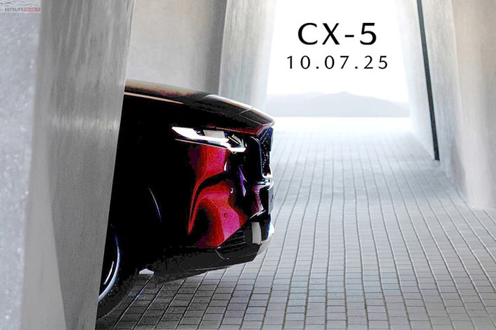 Đồng thời, hãng Mazda cũng tung ra hàng loạt hình ảnh "nhá hàng" của CX-5 2026. Theo công bố của Mazda, CX-5 mới sẽ có thiết kế ngoại thất sắc sảo hơn, khoang nội thất rộng rãi và gọn gàng hơn với công nghệ nâng cấp. Bên cạnh đó là trải nghiệm lái được hãng mô tả là “thú vị và trực quan hơn”.