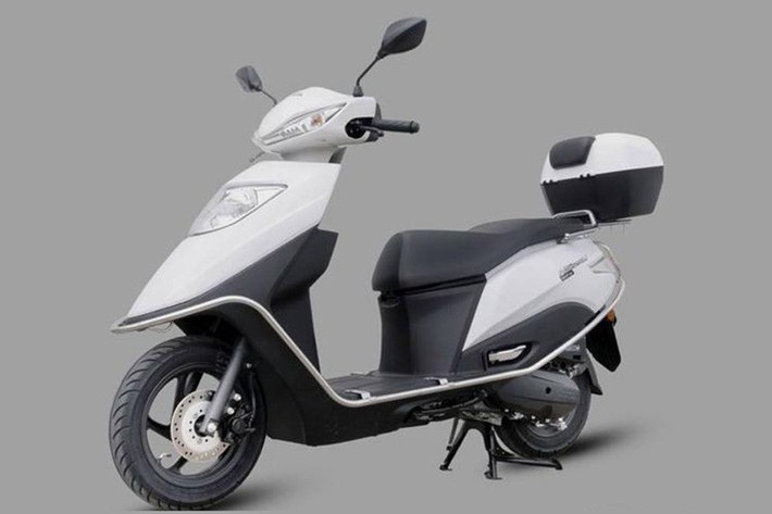 Xe sở hữu kích thước chiều dài 1.890 mm và trọng lượng 105 kg, NS125U rất linh hoạt trong đô thị, giúp người lái dễ dàng vượt qua các phương tiện khác và tìm chỗ đỗ xe trong không gian chật hẹp.