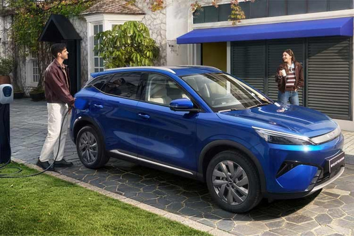 Thông số 3,9 giây đưa Atto 3 Evo 2026 vào nhóm SUV điện có khả năng tăng tốc tiệm cận xe thể thao. Đáng chú ý, xe còn được trang bị hệ thống treo sau độc lập đa liên kết, hứa hẹn cải thiện độ ổn định khi vào cua và vận hành ở tốc độ cao.