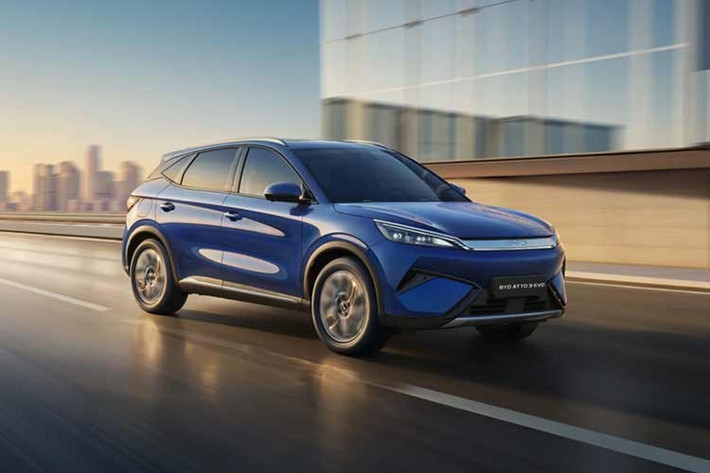 Cuộc đua xe điện toàn cầu đang bước sang giai đoạn tăng tốc, BYD đã liên tục nâng cấp dải sản phẩm của mình bằng việc ra mắt phiên bản mới Evo cho mẫu SUV chủ lực Atto 3. Loạt thay đổi đáng chú ý đến từ hệ thống điện cao áp 800V, dẫn động bốn bánh và khả năng tăng tốc ngang ngửa nhiều mẫu xe thể thao.