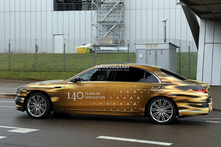 Mẫu xe thử nghiệm trước khi "triển khai rộng rãi hơn tại các địa điểm khác ở các thị trường khác". Lumo là công ty con của tập đoàn công nghệ K2, đã nhận được sự chấp thuận của chính phủ để vận hành xe tự lái tại UAE, bao gồm cả Abu Dhabi.