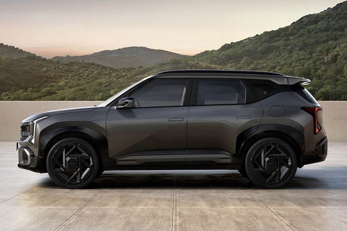 So với các phiên bản thông thường, Seltos X Line nổi bật với thiết kế cứng cáp hơn, các chi tiết ngoại thất được làm tối màu cùng bộ mâm thể thao riêng biệt, giúp tăng tính nhận diện. Thế hệ mới cũng hứa hẹn sẽ cải thiện khả năng vận hành, an toàn và kết nối, hướng tới nhóm khách hàng trẻ yêu thích sự khác biệt và trải nghiệm lái cá tính.