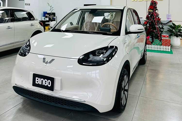 Theo đó, xe điện Wuling Bingo 2026 được phân phối tại Việt Nam với 3 phiên bản gồm: bản tiêu chuẩn, Plus và Max, cùng mức giá dự kiến lần lượt là 399 triệu, 469 triệu và 499 triệu đồng. So với bản cũ, giá khởi điểm vẫn giữ nguyên.