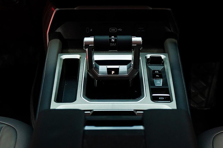 Theo công bố, U9 có khả năng kéo tối đa 3.500 kg, tải trọng dao động từ 770 - 870 kg, đáp ứng nhu cầu vừa chở hàng vừa di chuyển linh hoạt ở nhiều điều kiện địa hình.