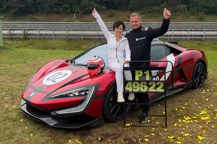 U9 Xtreme cũng ra mắt Pin lithium sắt phosphate Blade đạt tiêu chuẩn đường đua với hệ thống làm mát hai lớp, có khả năng xả ở nhiệt độ 30°C để cải thiện khả năng quản lý nhiệt.