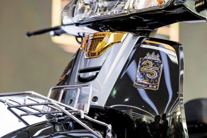 Do không mở bán công khai, Honda Dream 125 25th Anniversary Special Edition hiện là “món hàng cực hiếm” mà nhiều dân chơi xe tại Việt Nam khó lòng săn được, dù có sẵn sàng chi tiền lớn.