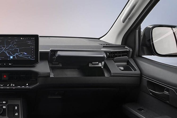 Màn hình trung tâm của mẫu xe SUV Toyota Fortuner thế hệ mới có khả năng được thiết kế liền khối trong bảng táp-lô và đi kèm hệ thống an toàn Toyota Safety Sense thế hệ mới.