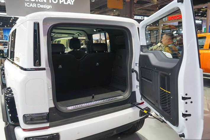 Trong khi đó, bản cao cấp iWD gây ấn tượng với hệ thống hai mô-tơ điện cho tổng công suất 211 mã lực, giúp xe tăng tốc từ 0-100 km/h chỉ trong 7,5 giây và đạt tầm hành trình lên tới 430 km (chuẩn NEDC).