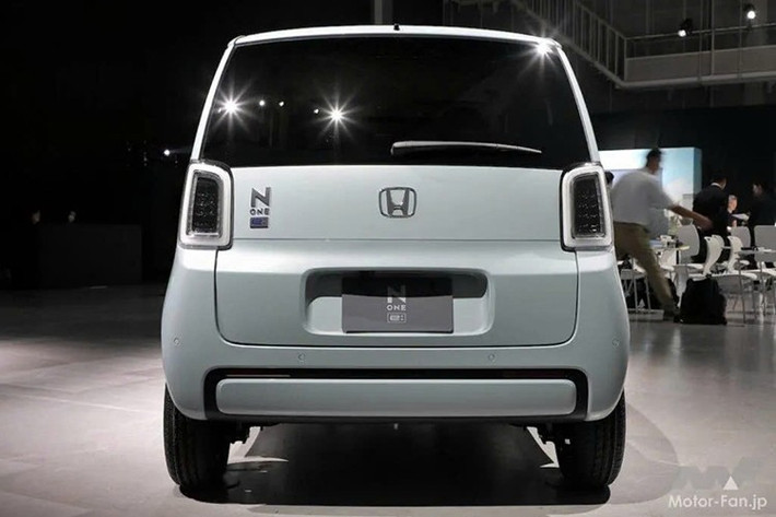 Tại Nhật Bản, Honda N-One e: sẽ đối mặt với đối thủ trực tiếp là Nissan Sakura và cả mẫu xe kei điện mới từ BYD, đây là mẫu kei car chạy điện đầu tiên của một nhà sản xuất ngoài Nhật Bản, cho thấy tham vọng mở rộng thị phần xe điện của BYD. Toyota và nhiều hãng khác cũng đang chuẩn bị gia nhập phân khúc này.