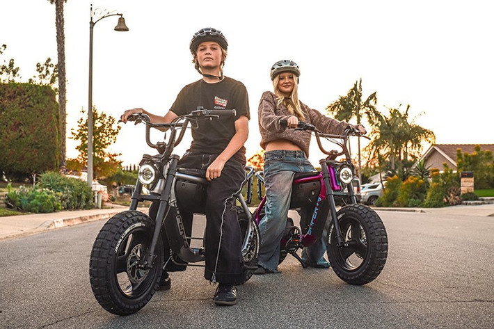 Super73 MZFT là mẫu xe đạp điện sở hữu thiết kế độc đáo với sự kết hợp giữa phong cách minibike đặc trưng cùng với chất bụi bặm của một chiếc xe đạp BMX.