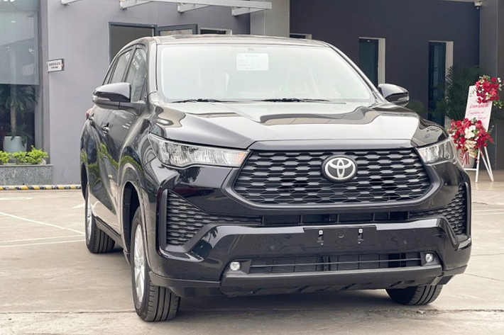 Nhằm tối ưu quyền lợi và đảm bảo sự yên tâm tuyệt đối, Toyota Việt Nam vẫn tiếp tục dành tặng Gói gia hạn bảo hành 5 năm hoặc 150.000km (tùy điều kiện nào đến trước) dành cho khách hàng mua xe Innova Cross 2.0G mới, áp dụng đến hết ngày 31/12/2025.