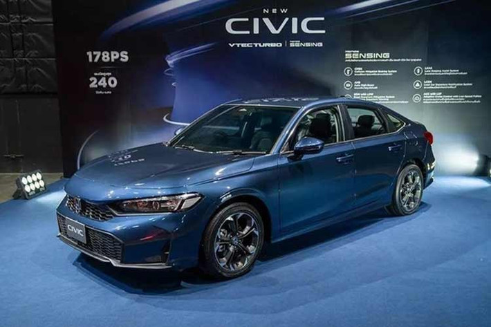 Honda đã chính thức ra mắt mẫu Civic bản nâng cấp giữa vòng đời (facelift) tại Đông Nam Á với điểm đến đầu tiên là thị trường Thái Lan. Xe có 3 phiên bản gồm 1.5 Turbo EL+, e:HEV EL+ và e:HEV RS.