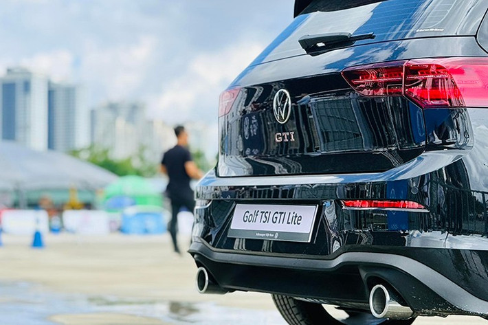 Thế hệ Golf mới được phát triển trên nền tảng MQB Evo tiên tiến, kế thừa di sản của bảy thế hệ trước đó nhưng được nâng cấp toàn diện về thiết kế, công nghệ, và khả năng vận hành. Từng chi tiết đều được Volkswagen thiết kế với độ tỉ mỉ cao, nhằm mang lại cảm xúc lái thuần khiết và phong cách sống đẳng cấp cho người sở hữu.